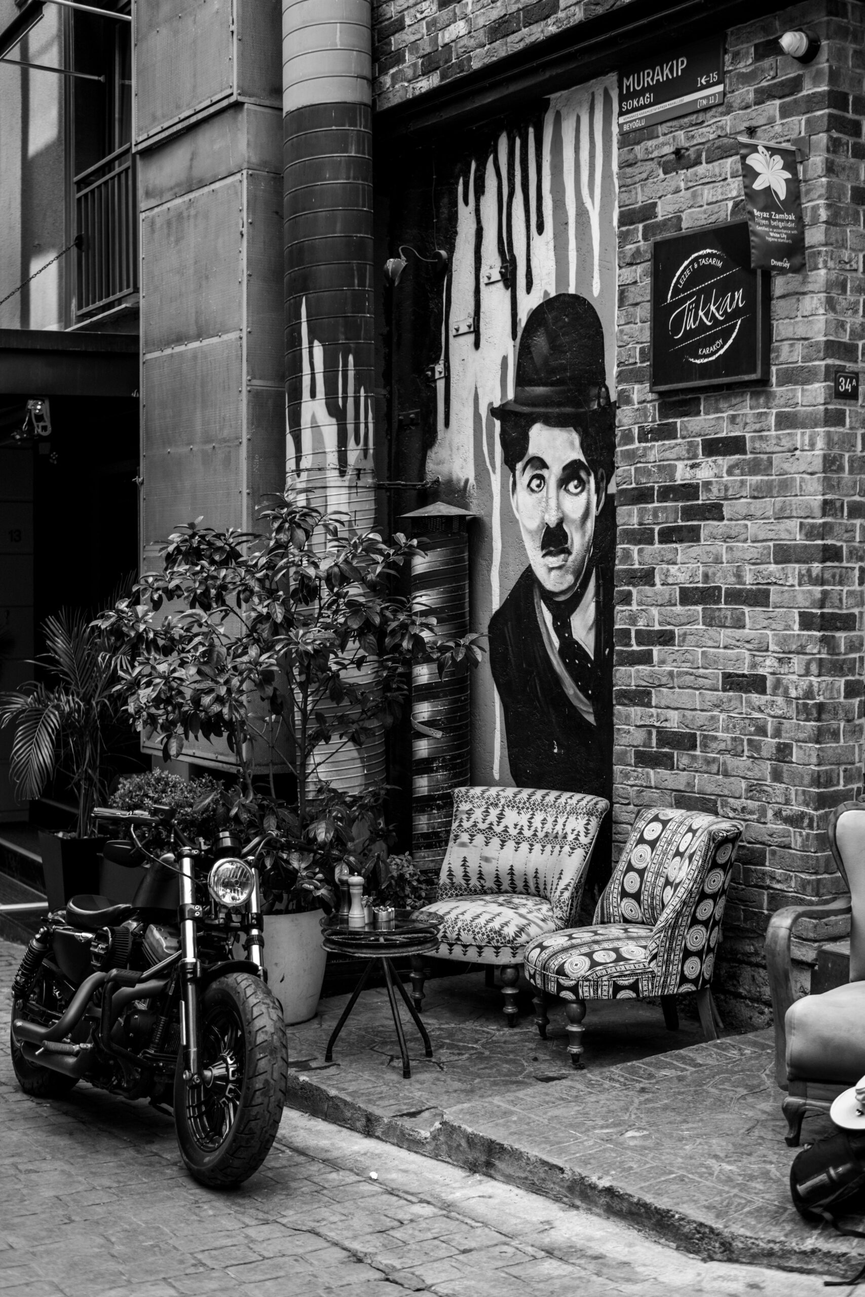 चार्ली चैपलिन की जीवनी: संघर्ष, फिल्में और सफलता की कहानी | Charlie Chaplin Biography in Hindi